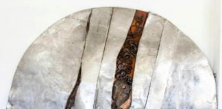 Lucente Luna d’acciaio per senni e oggetti perduti