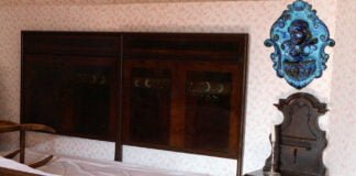 Aqua benedicta, acquasantiere in mostra