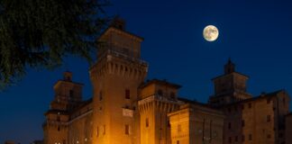 Notte dei musei a Ferrara Castello Estense di sera _ notte -foto di Pierluigi Benini