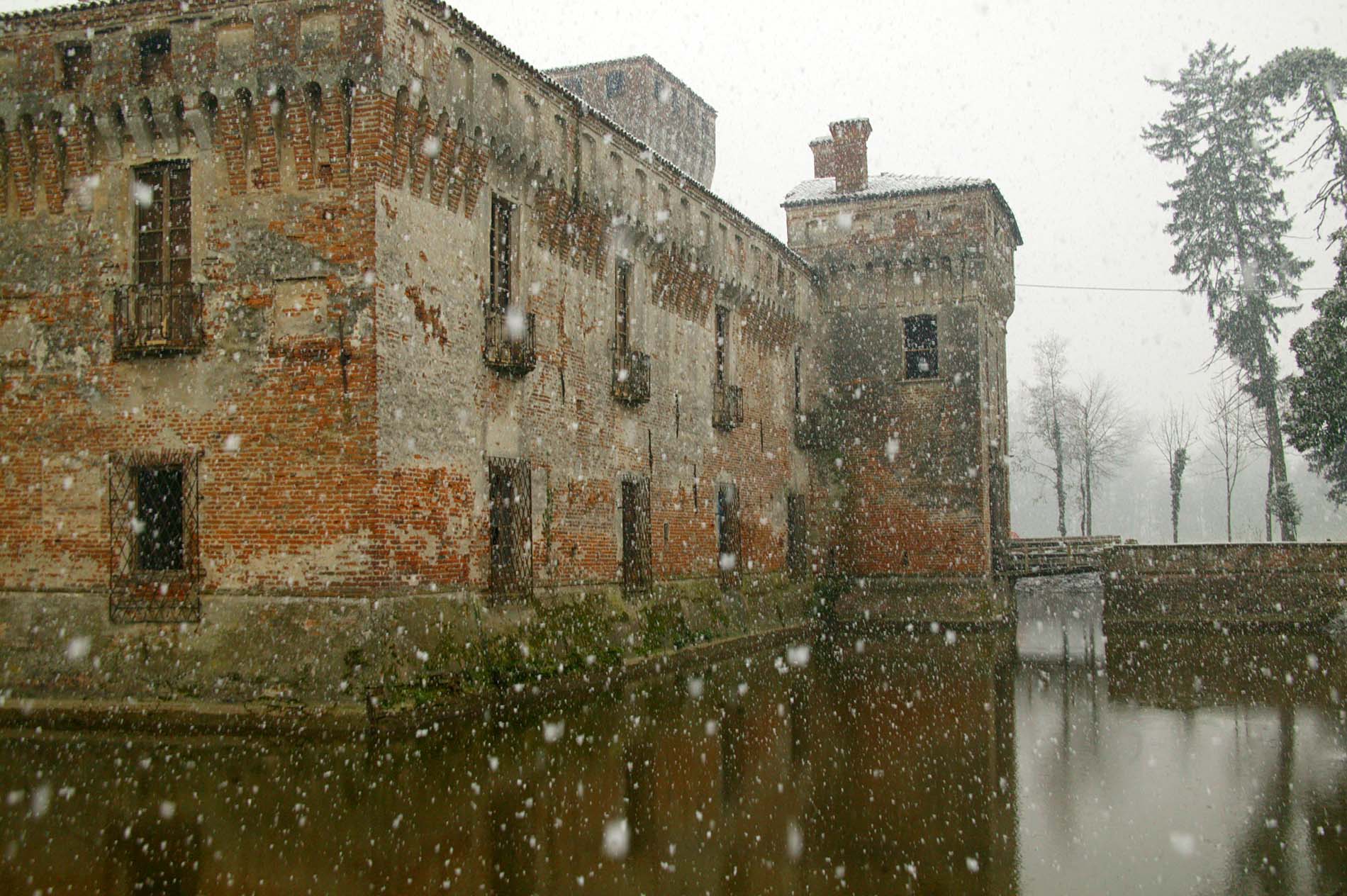 Abbassa il ponte levatoio il castello di Padernello