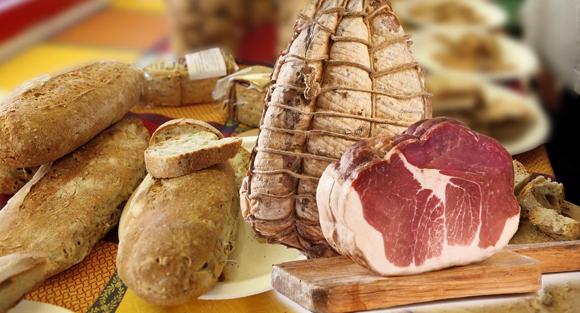 Corso di norcineria al castello: il culatello