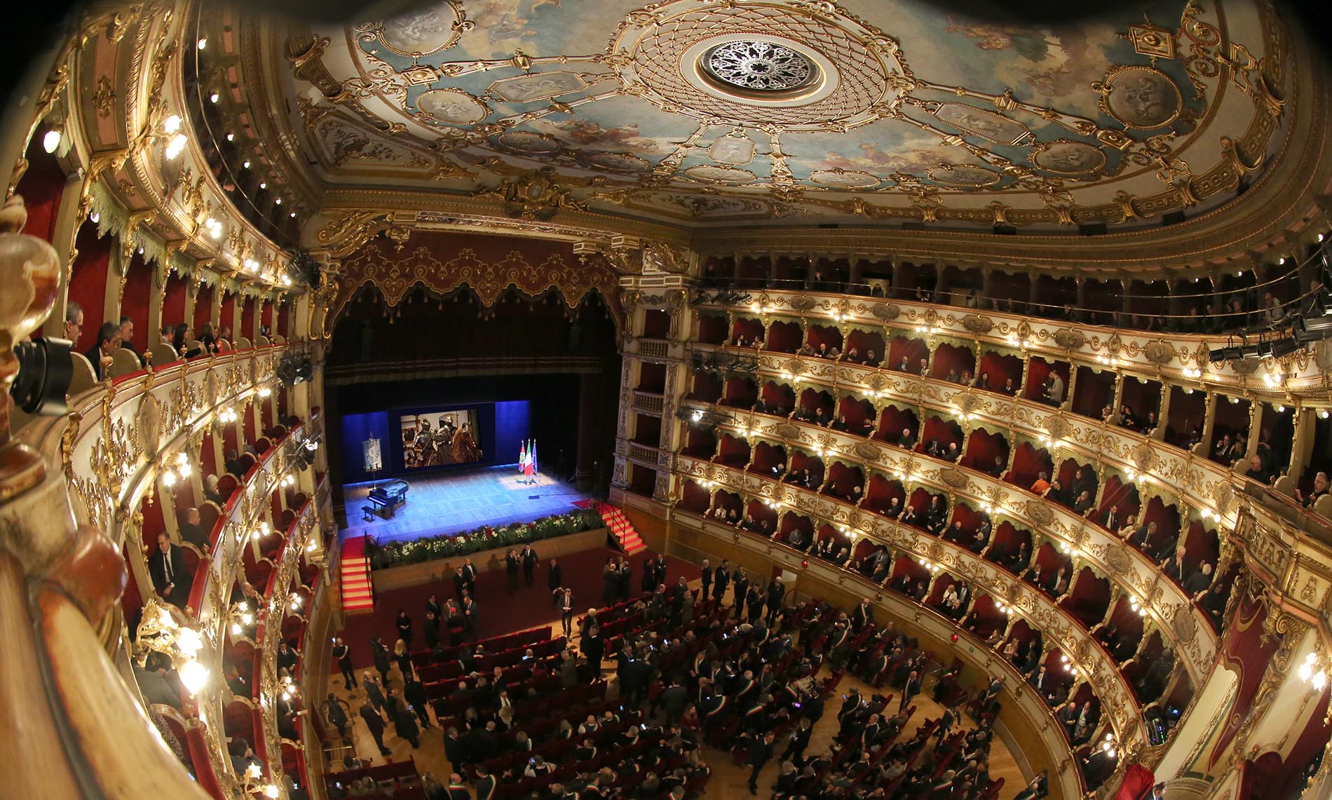 Lezioni di storia al teatro Grande