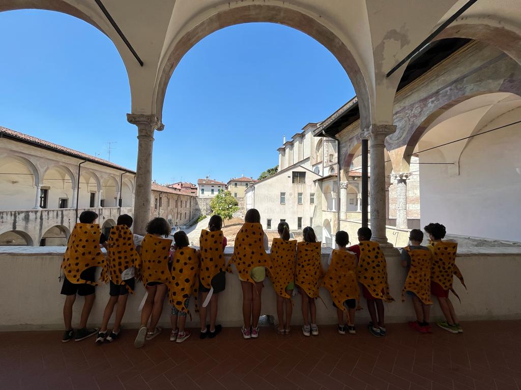 In maschera al museo