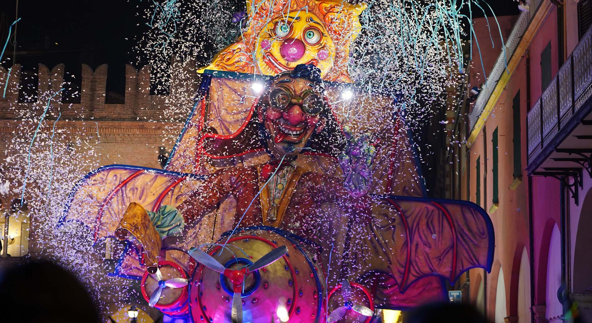 Al Carnevale di Cento, gemellato con Rio de Janeiro