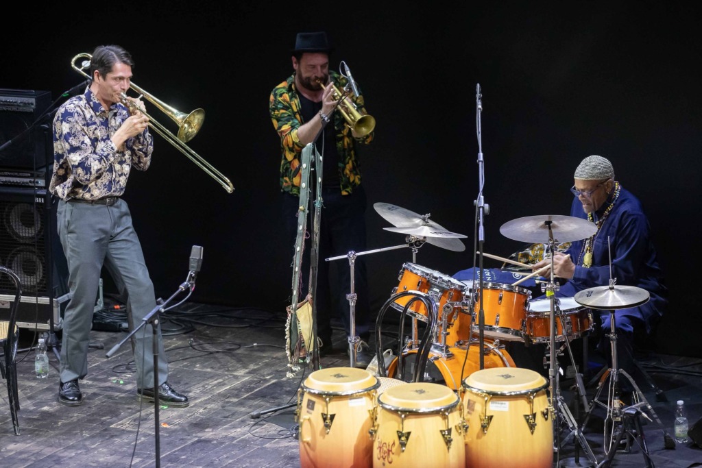Crossroads, musica attorno al mondo
