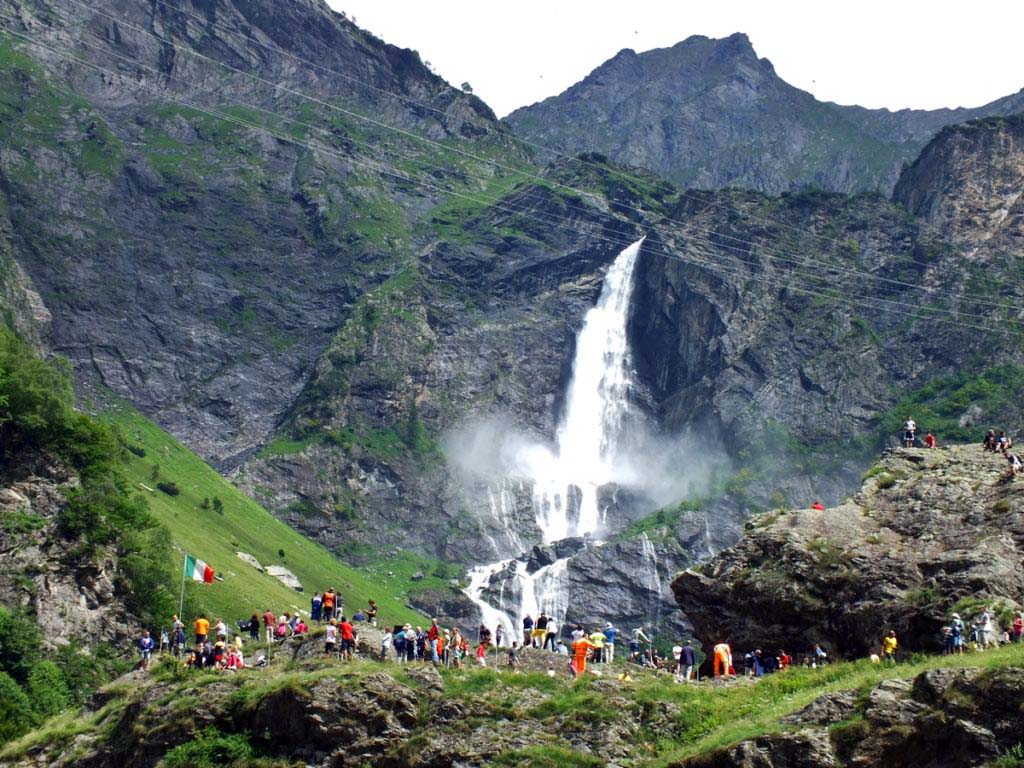 Alle cascate del Serio, un emozionante trekking