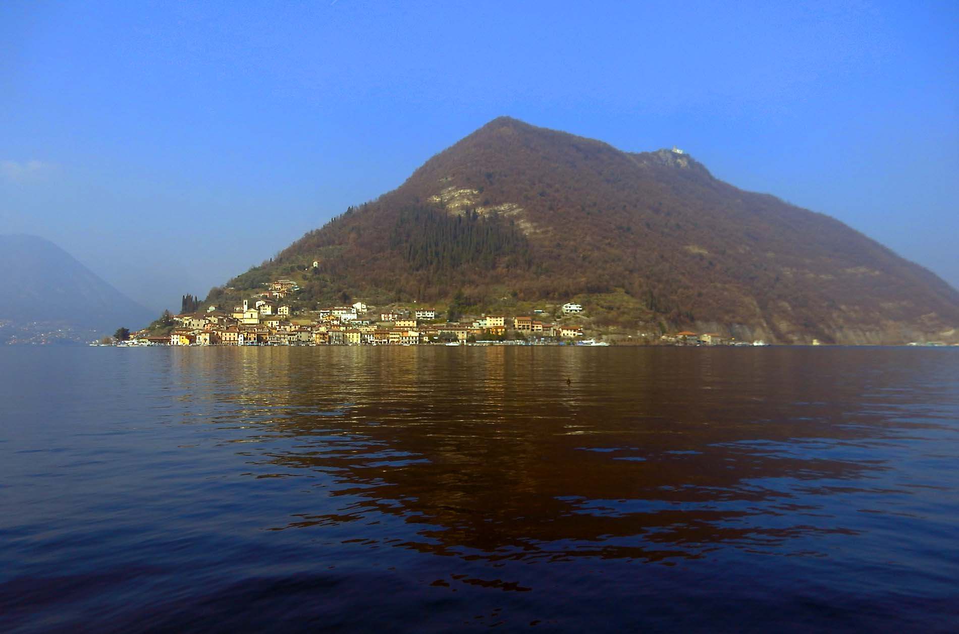Trekking leggero a Montisola