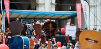 Mille chitarre in piazza!