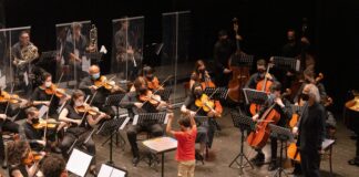 Ferrara sale sul podio: i bambini dirigono un’Orchestra al Teatro Comunale